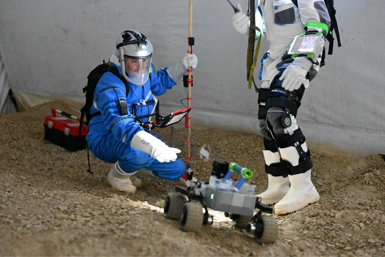 Leo Rover in the Lunares Research Station