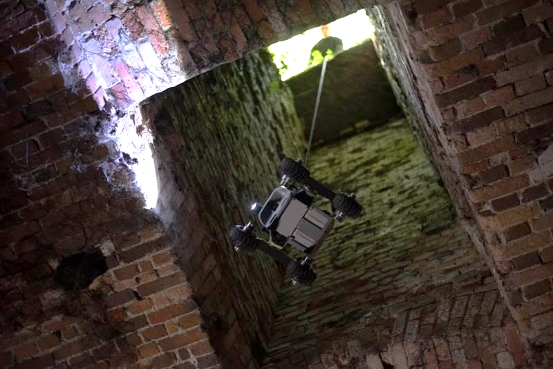 Leo Rover in the sewers
