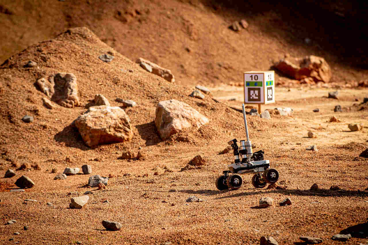 Leo Rover AR tag tracking