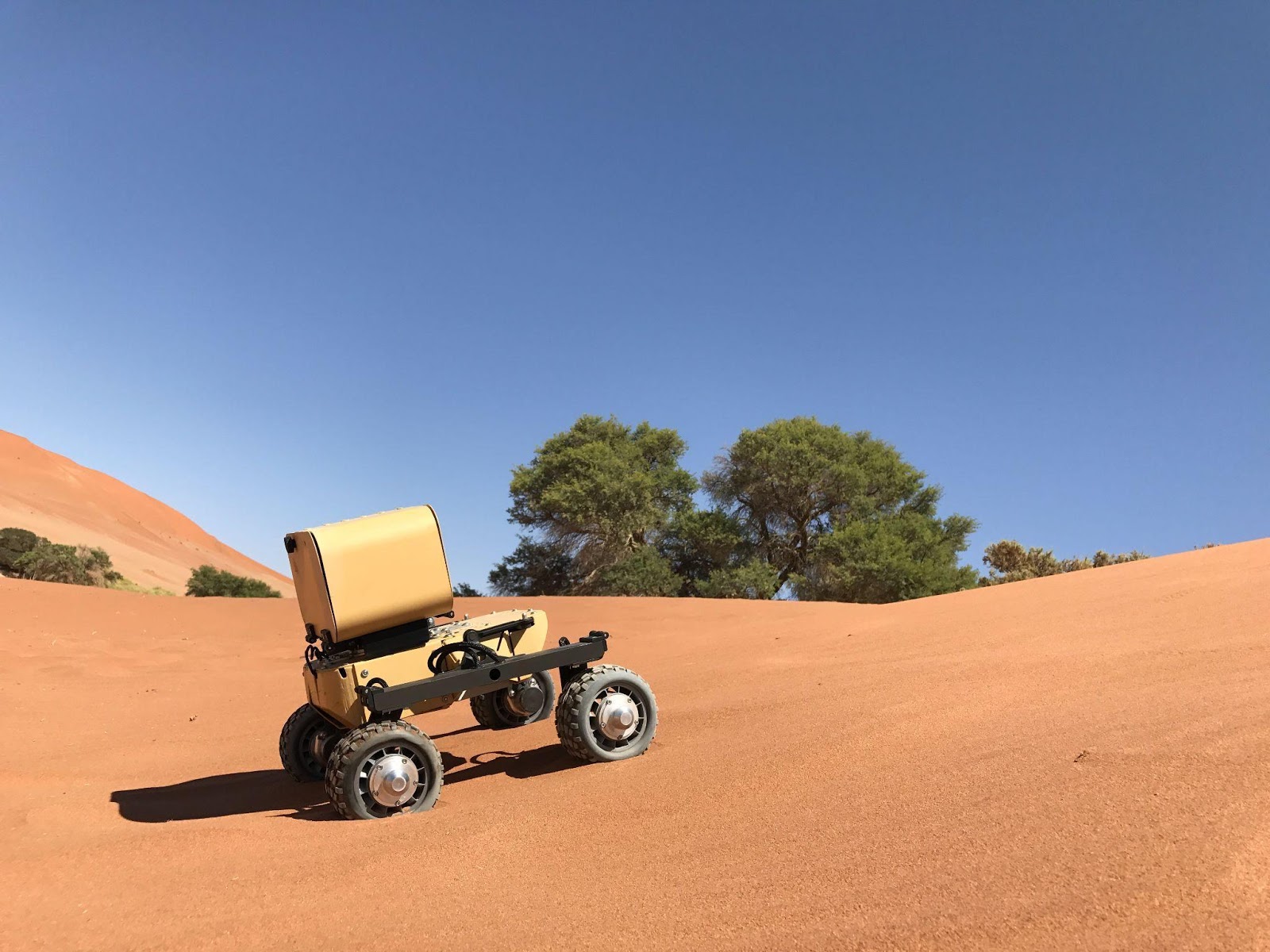 Side view of Leo Rover in a desert