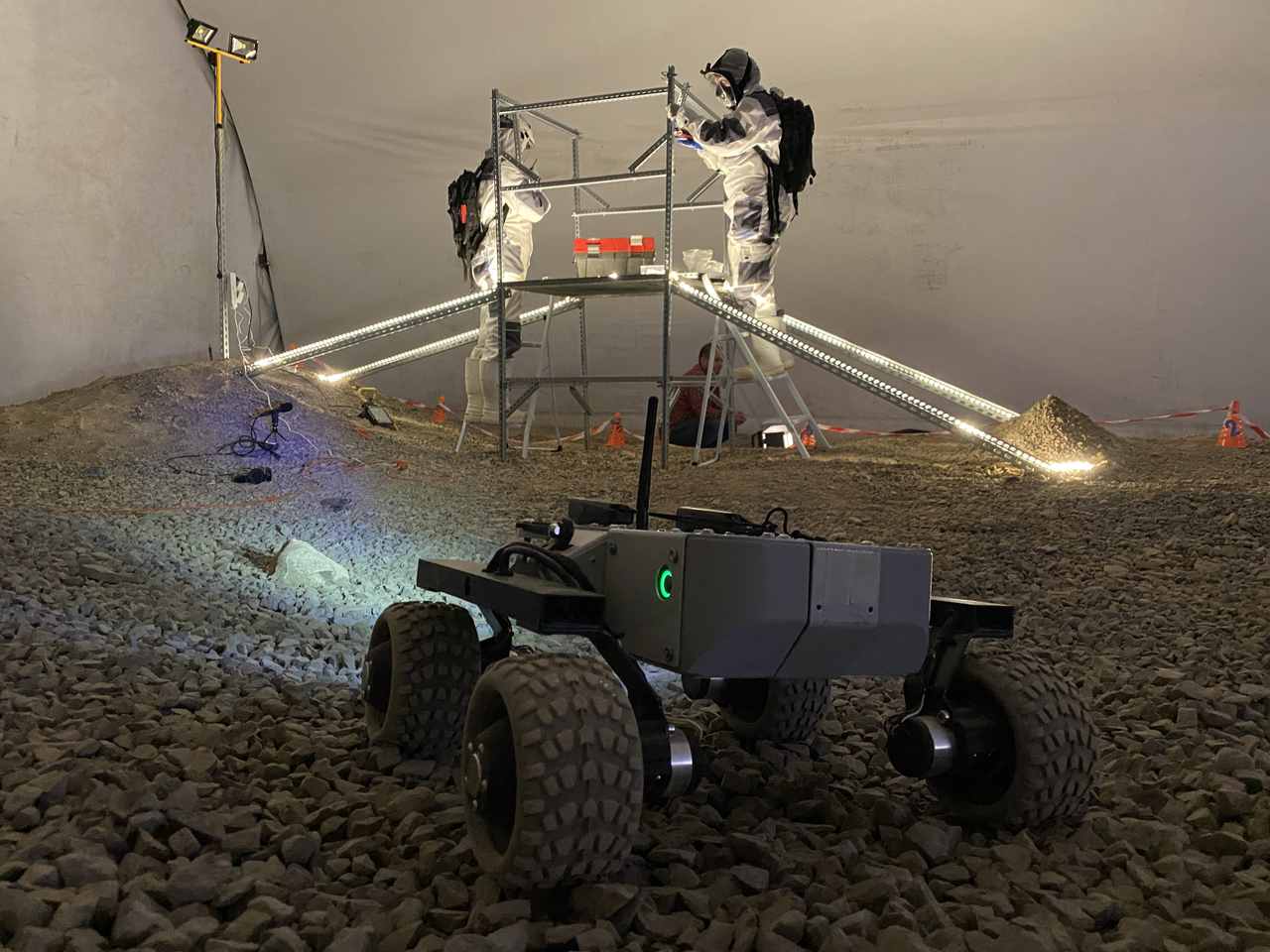 Leo Rover crew monitoring