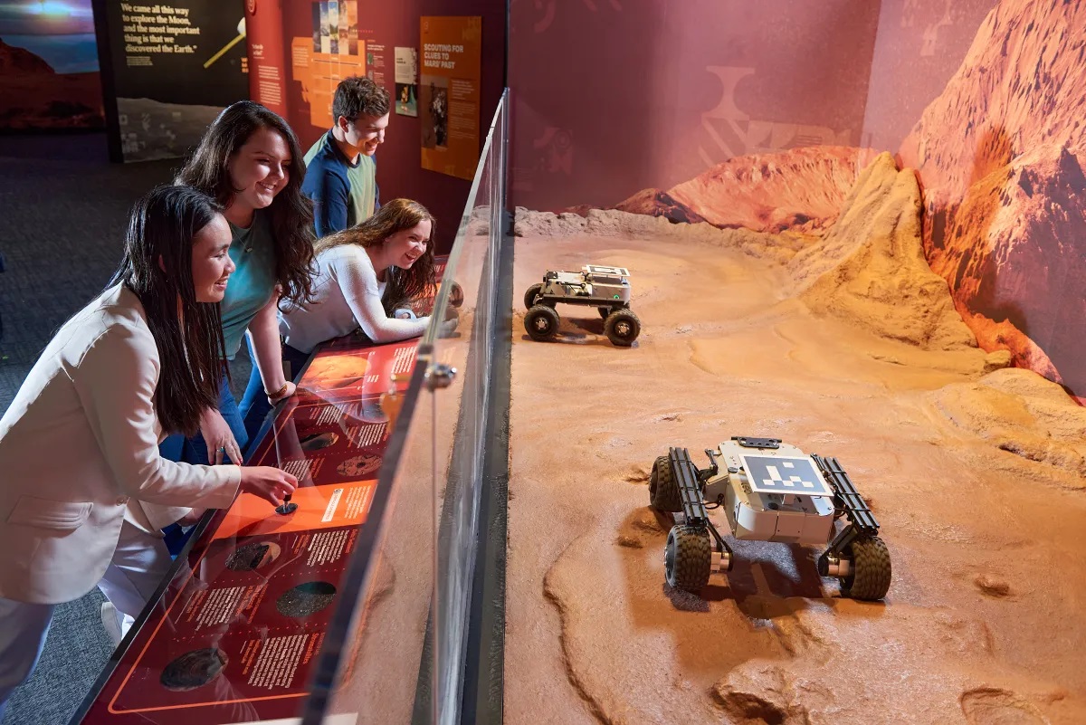 The museum visitors at the exhibit with Leo Rovers