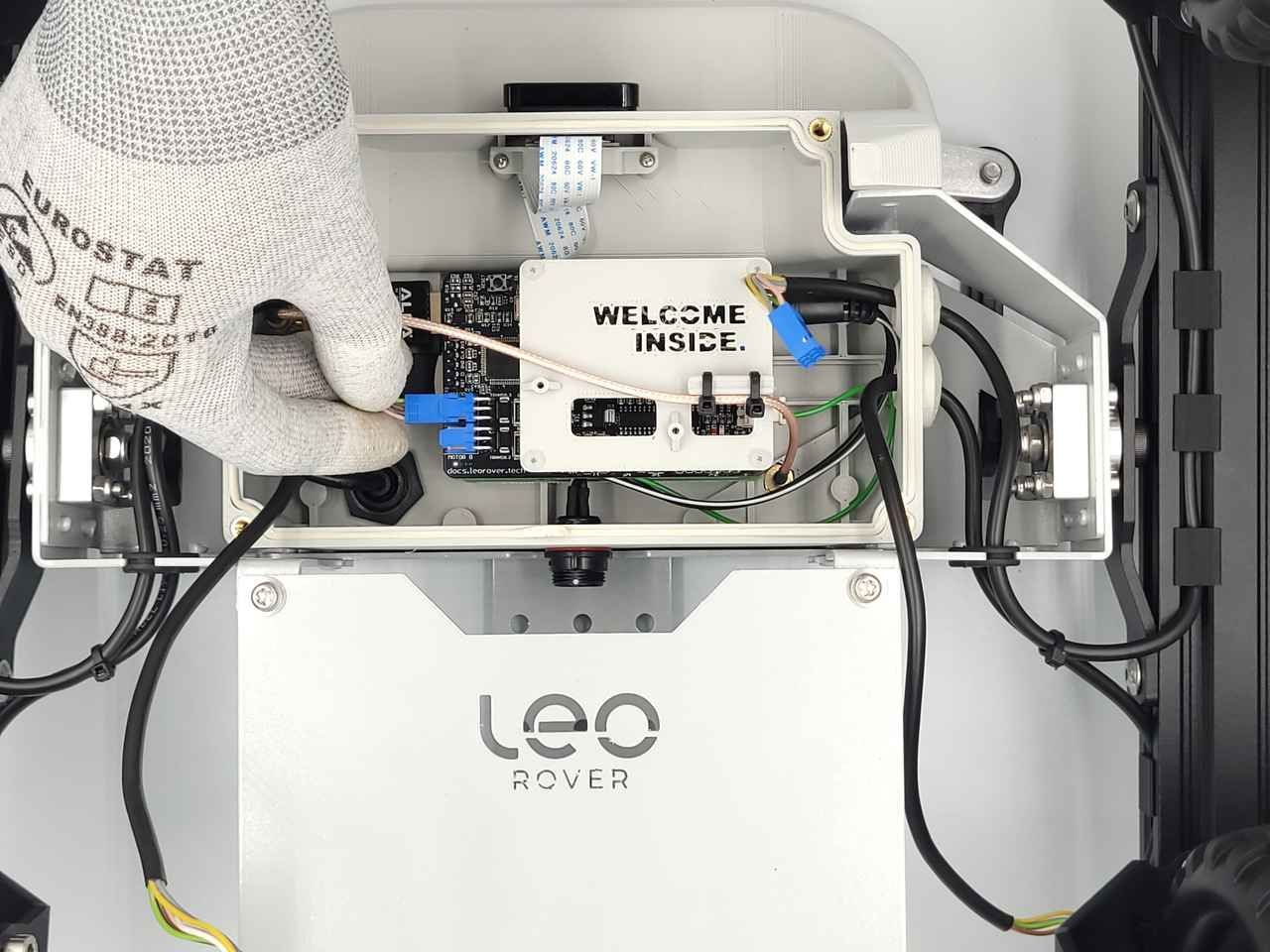 Assembling Leo Rover